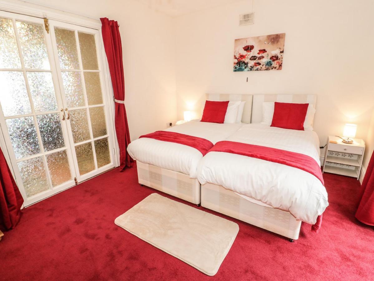 Llys Madoc, Basement Apartment Penmaenmawr ภายนอก รูปภาพ