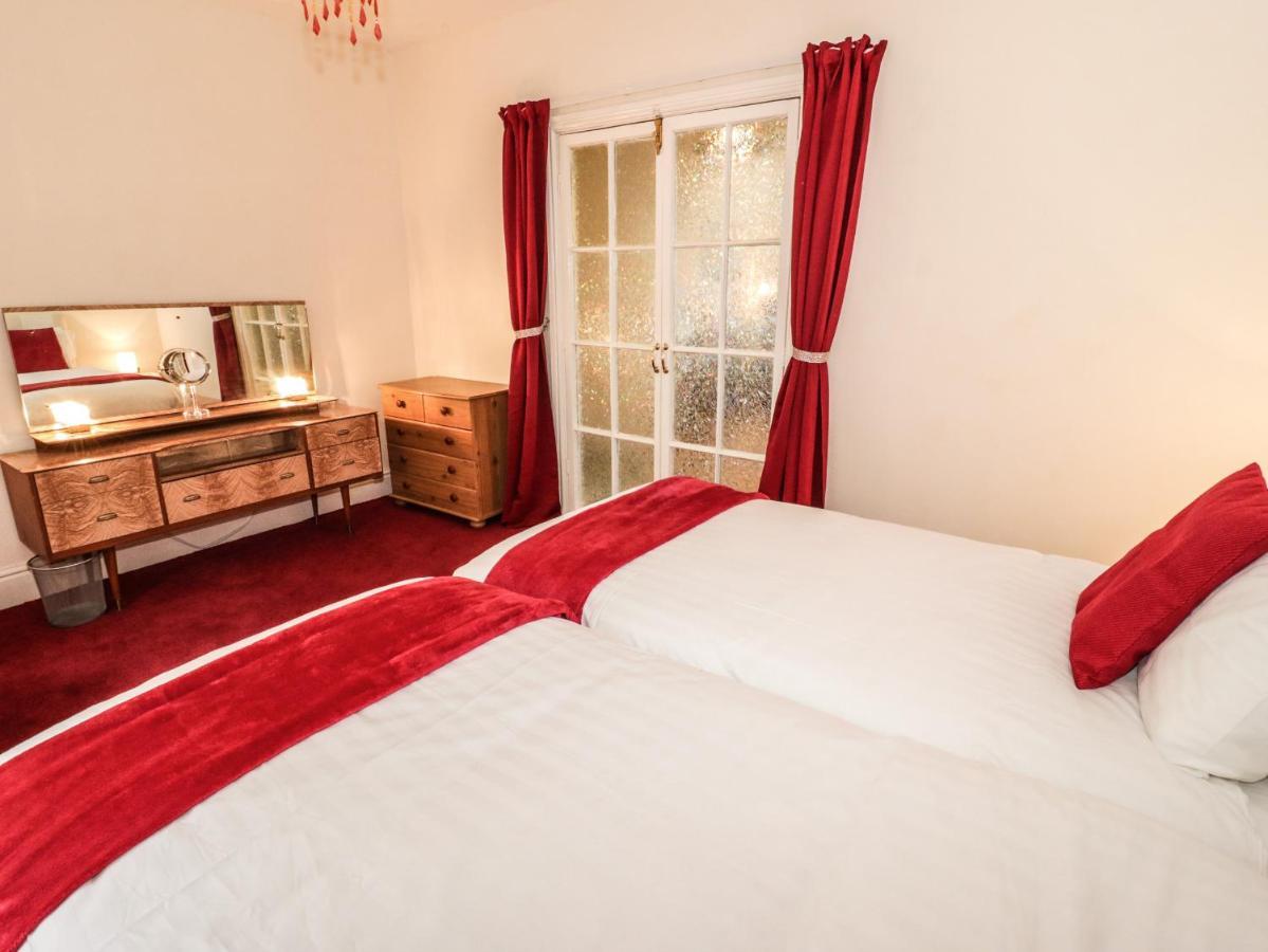 Llys Madoc, Basement Apartment Penmaenmawr ภายนอก รูปภาพ