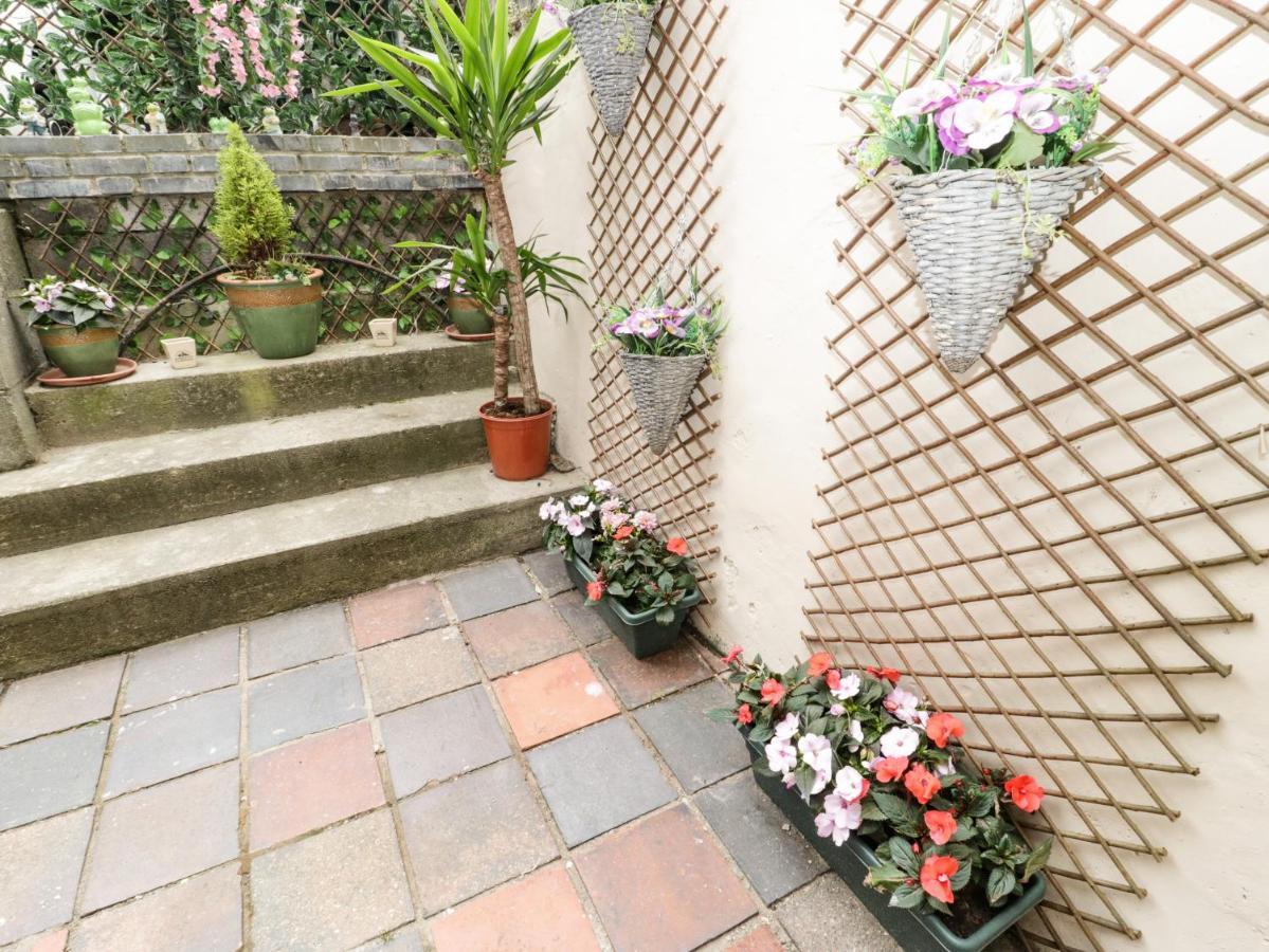Llys Madoc, Basement Apartment Penmaenmawr ภายนอก รูปภาพ